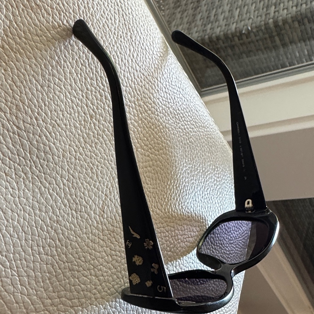 Y2K original CHANEL Dark Frame Sunglasses - Picture 7 of 9